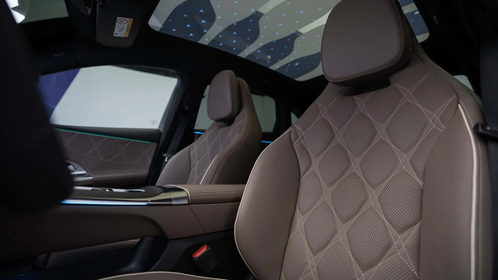 Mercedes c 400 4matic eq 2026 das interieur (2)